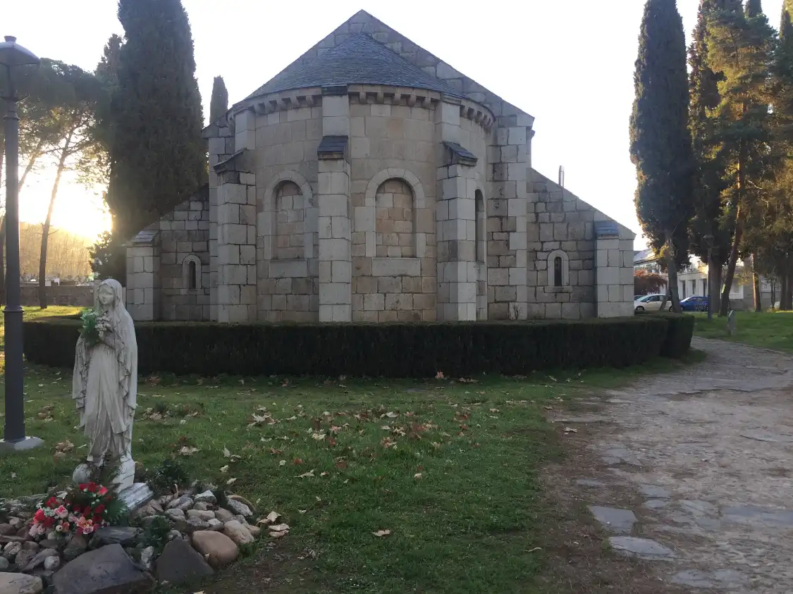 Hotels near Parroquia de Compostilla