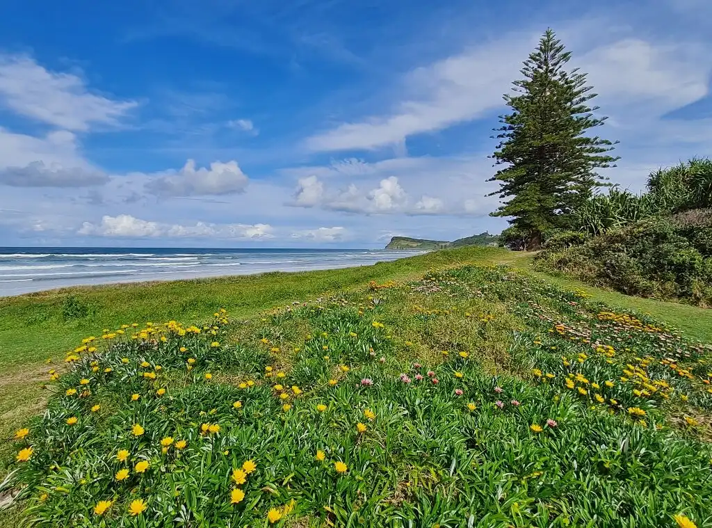 Hotel dekat Lennox Head Beach