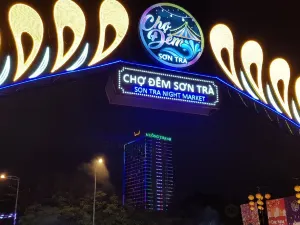 Son Tra Night Market