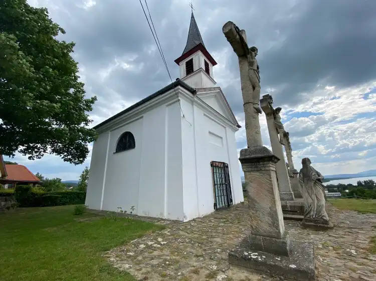 Hotels near Fájdalmas Szűz Chapel