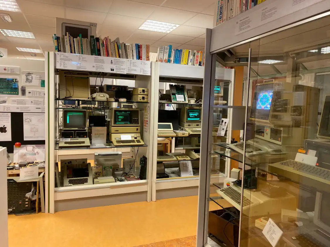 Hotel dekat Apple Foundation Museum Netherlands