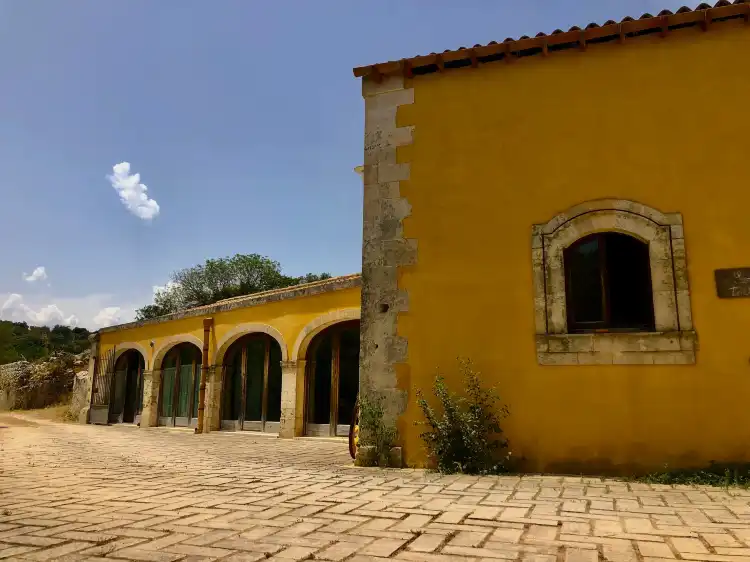Hotels near Il Martin Pescatore