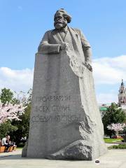 カール・マルクス像