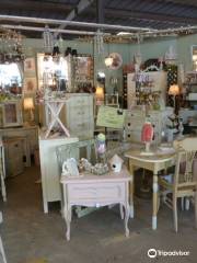 Renninger's Vintage Antique Center & Farmer's Flea Market