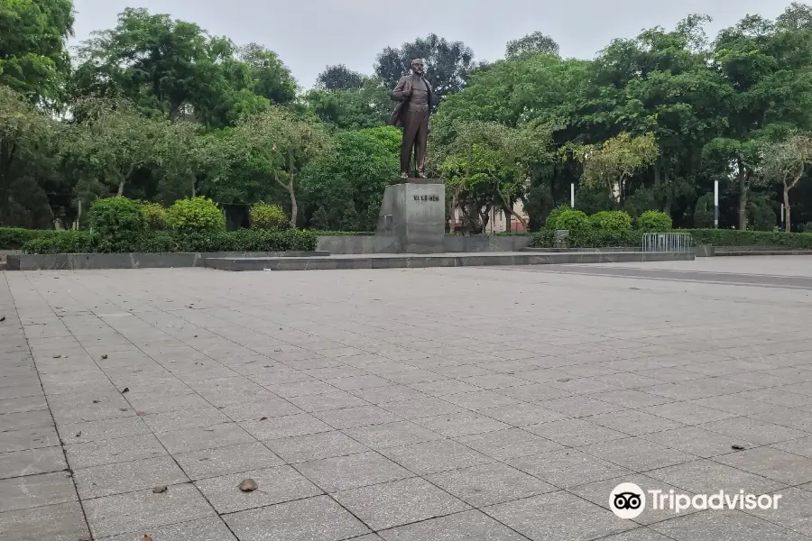 Statue of Lenin