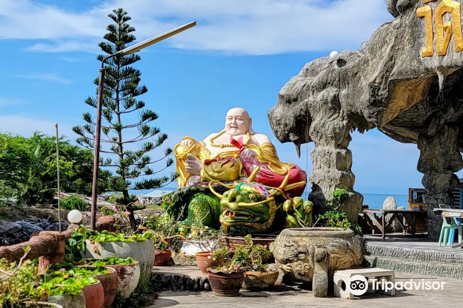 Wat Tham Khao Tao