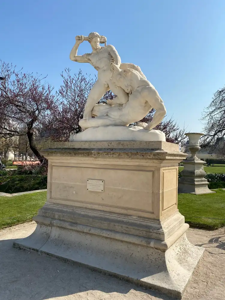 Hotels near Thesee combattant le Minotaure