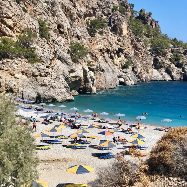 Hotels near Achata Beach