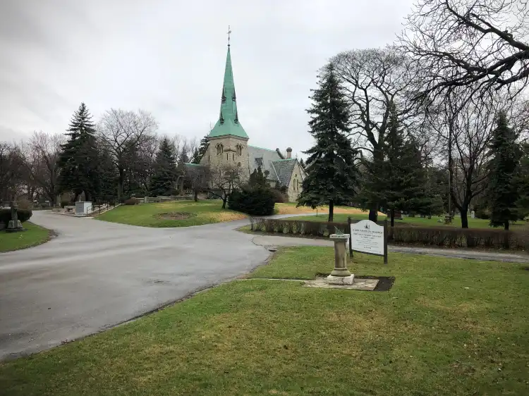 Hotels near St. James Cemetery