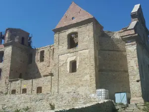 Ruiny Warownego Klasztoru Karmelitow Bosych