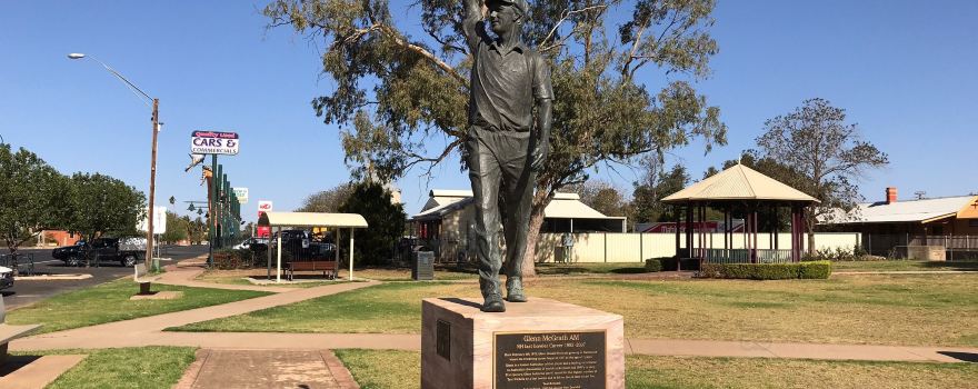 Glenn McGrath Statue