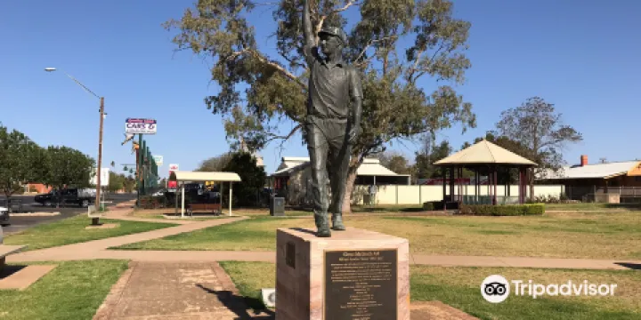 Glen McGrath Statue