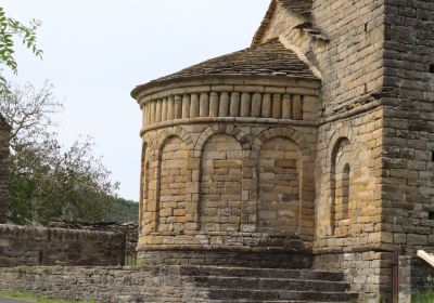 Iglesia de San Pedro de Lárrede