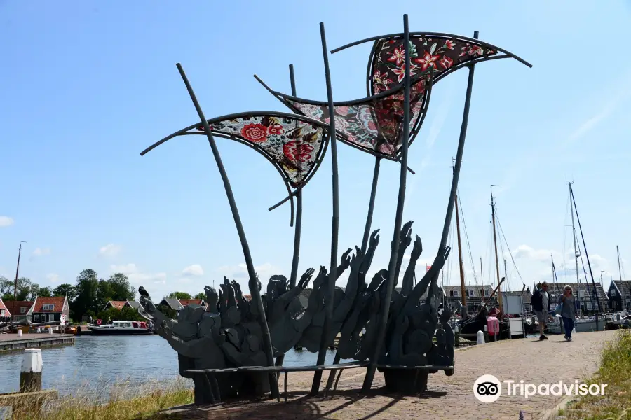 Flood memorial 'The Wave'