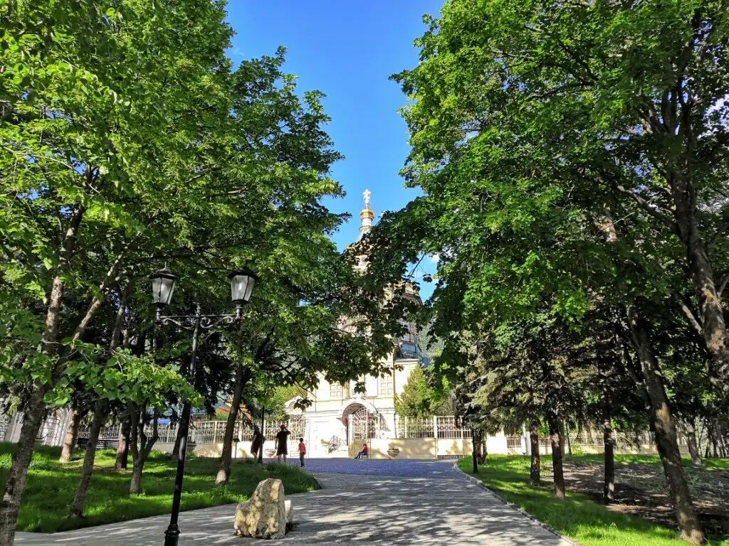 Church of the Holy Righteous Lazarus 주변 호텔