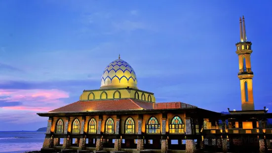 Al Hussain Mosque (Floating Mosque)