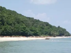 หาดสะกอม