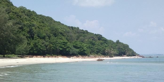 หาดสะกอม