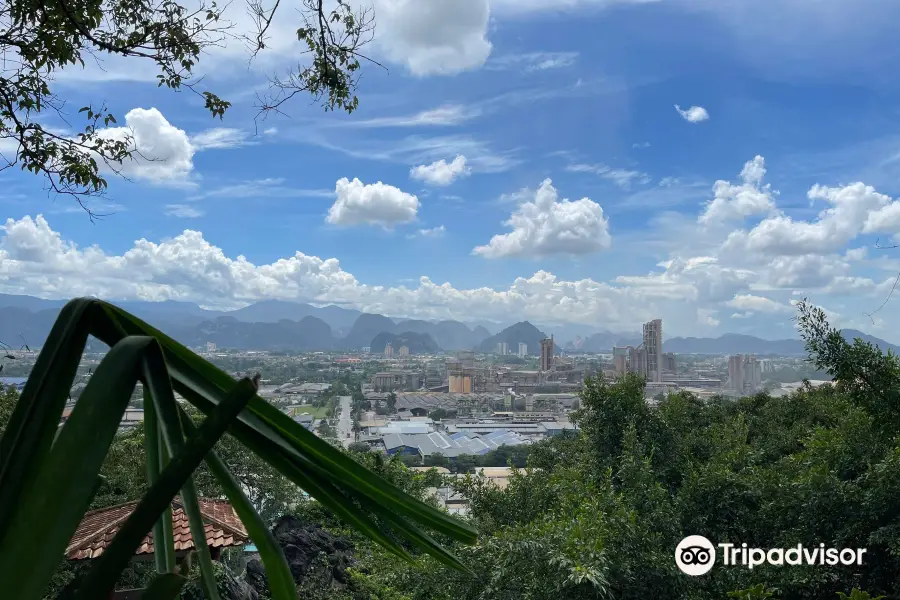 Kek Lok Tong Cave Temple and Zen Gardens