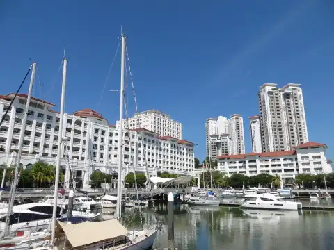 Hotels near Straits Quay Retail Marina