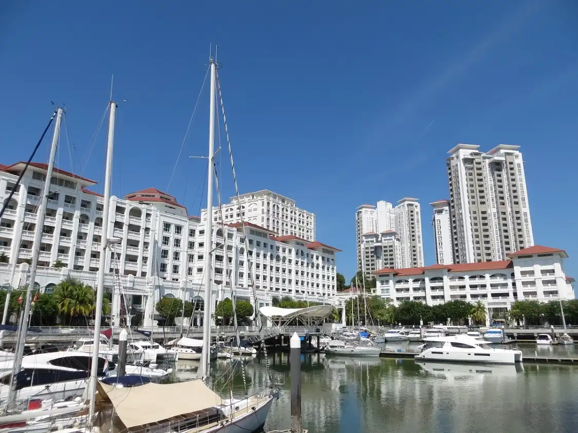 Hotels near Straits Quay Retail Marina