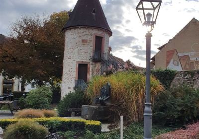 Hirschturm mit Denkmal