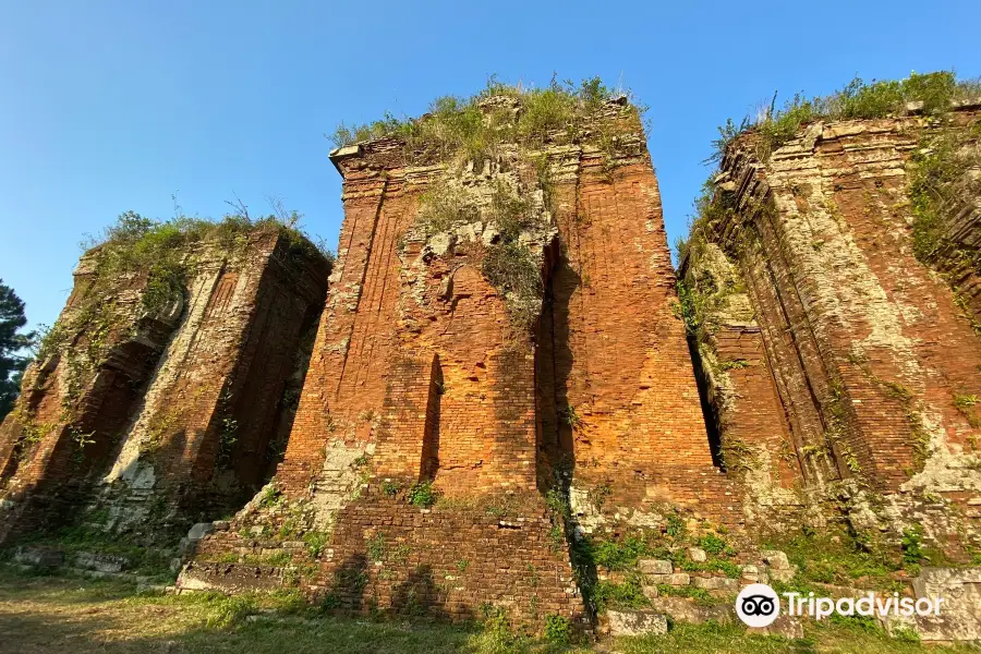 Chien Dan Cham towers