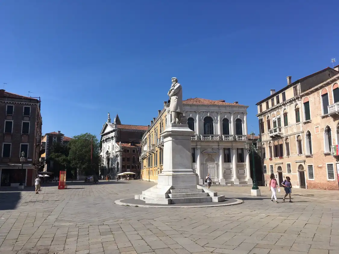 Hotel dekat Statua di Niccolò Tommaseo