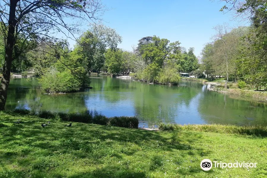 Le Parc De La Mairie