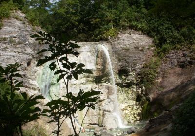 Kawarage Oyutaki (Hot Water Waterfall)