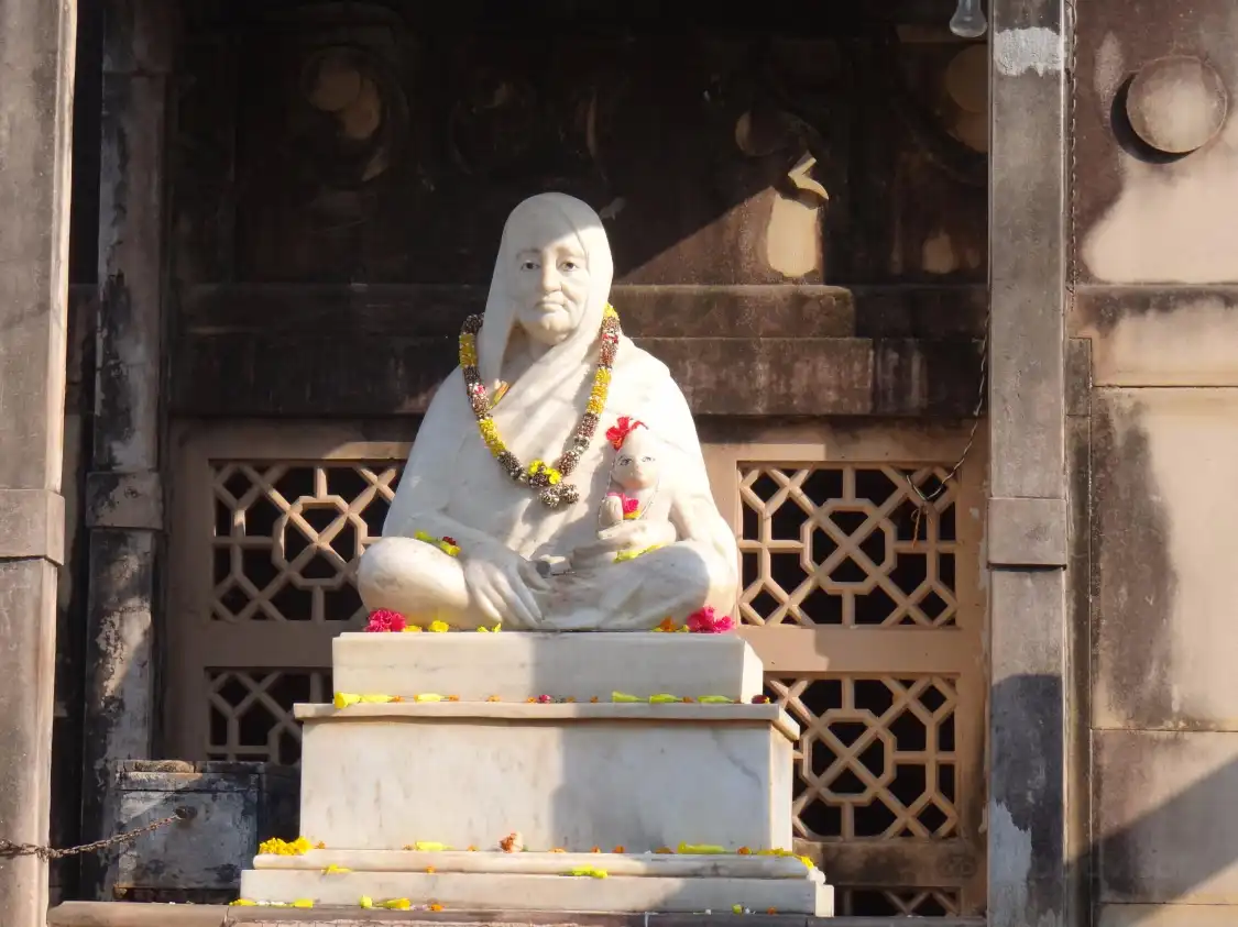 Hotels near Naulakha Mandir
