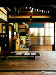 島小屋 | BOOK CAFE & TENT STAY