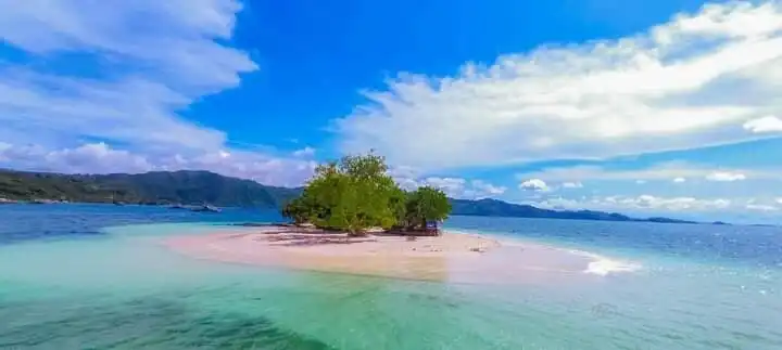 Hotels near Gili Bedis