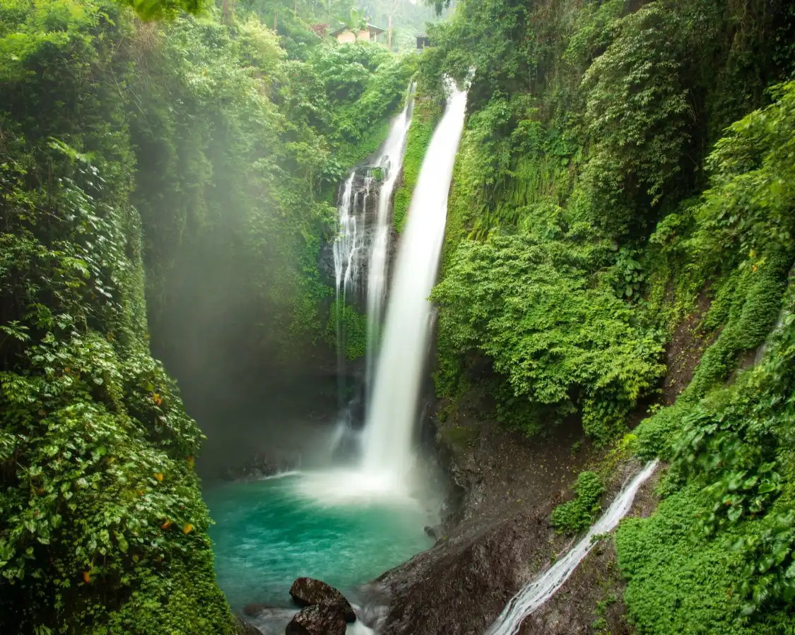Hotels near Aling Aling Waterfall