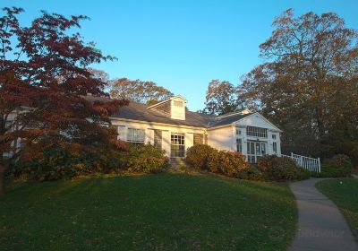 Vineyard Haven Public Library