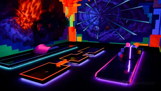 Schwarzlichtfabrik 3D Minigolf