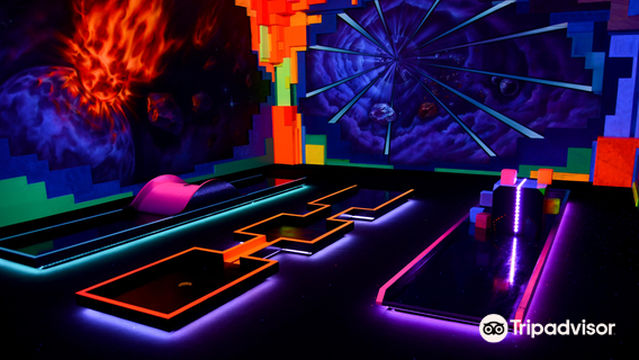 Schwarzlichtfabrik 3D Minigolf