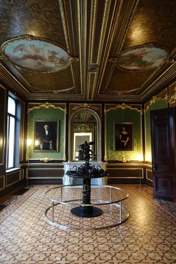 M - Museum Leuven周辺のホテル