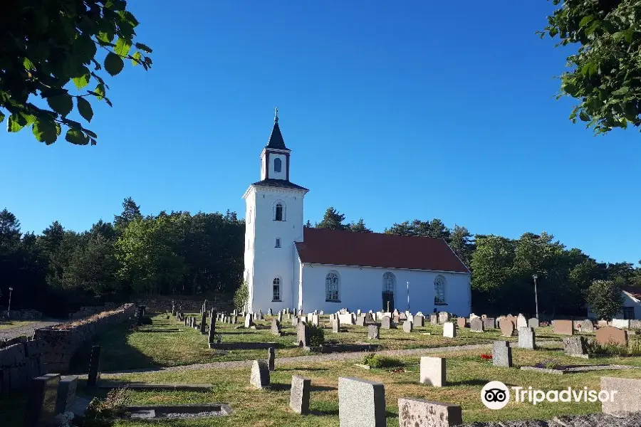 Tjärnö Kyrka & Kyrkogård