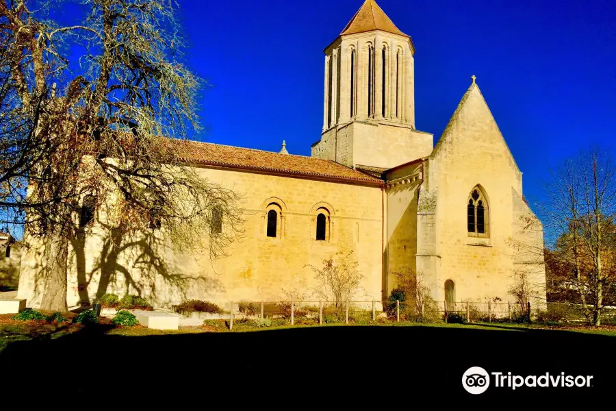 L’Eglise de Surgeres