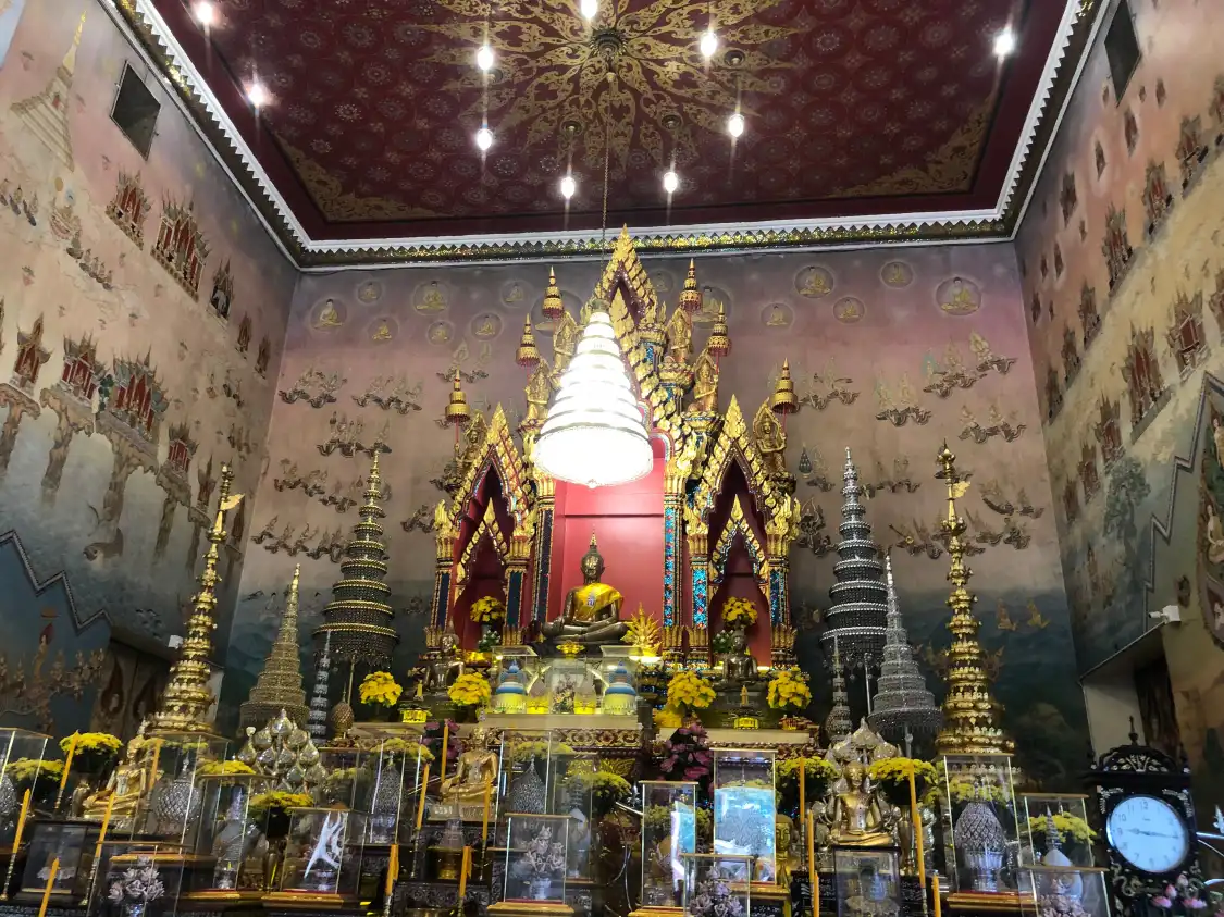 Hotels near Wat Pho Chai