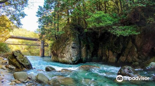 長野県営烏川渓谷緑地 (水辺エリア)