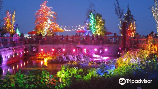 Spruce Street Harbor Park