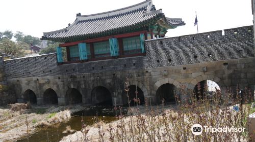 Hwahong Gate (Hwahongmun, Buksumun)