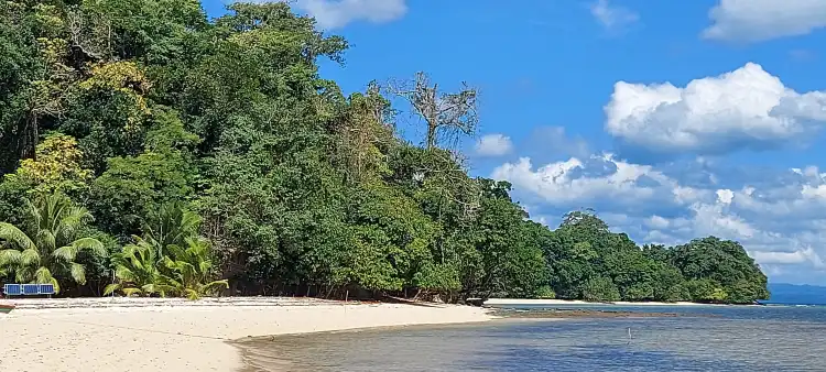 Hotels near Red Skin Island