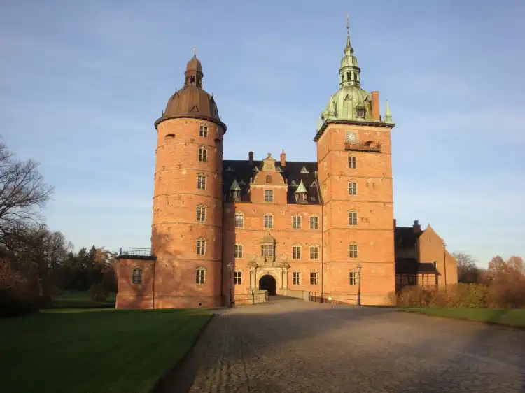 Hotels near Monument For Niels Juel Og Ivar Hvitfeldt I Koge