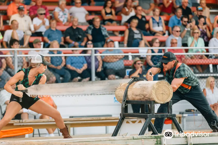 Paula Deen's Lumberjack Feud Supper Show