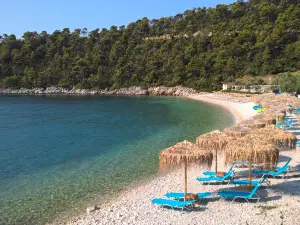 Leftos Gialos beach