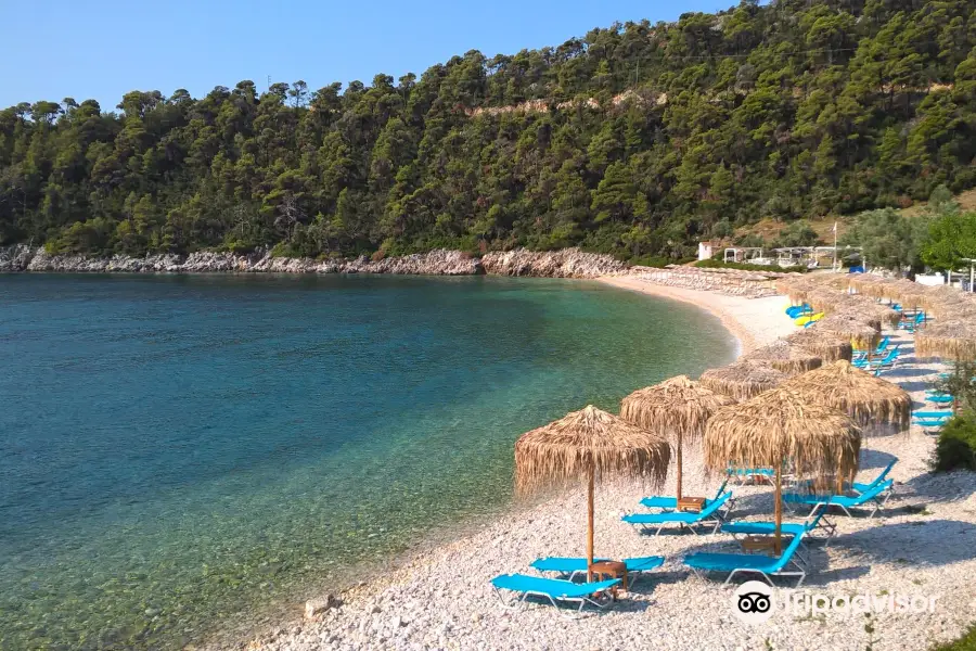 Leftos Gialos beach