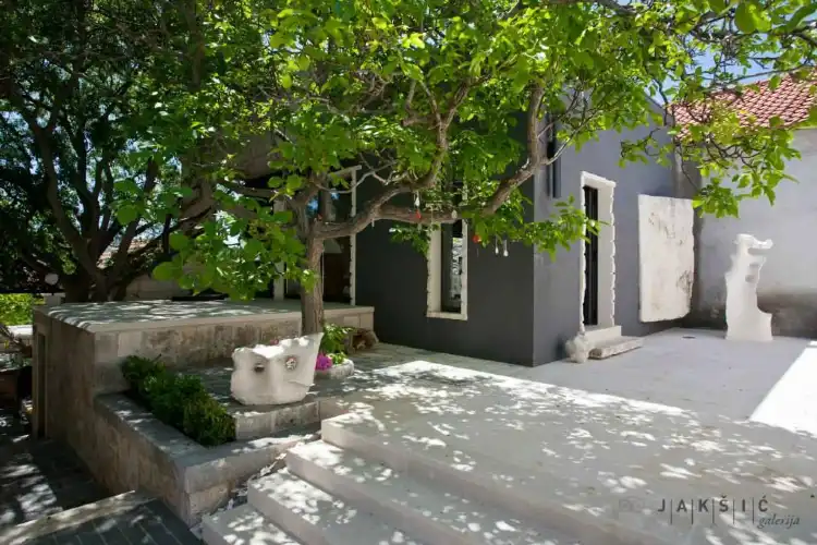 Hotels in Donji Humac